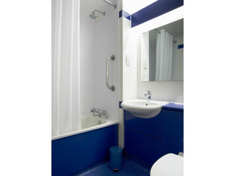 Travelodge Харрогейт Экстерьер фото